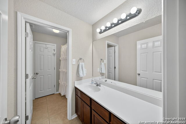 Image 20 of 30 For 5906 Onyx  
