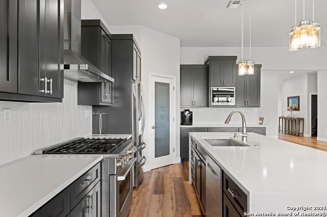 Listing photo id 8 for 212 Castle Pines