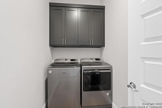 Listing photo id 10 for 212 Castle Pines