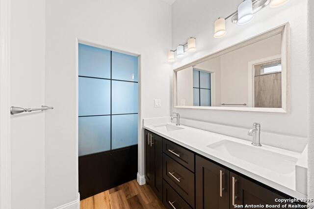 Listing photo id 12 for 212 Castle Pines