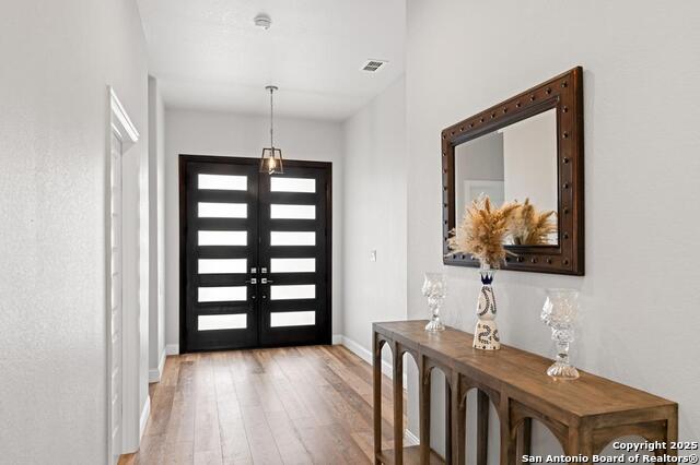 Listing photo id 3 for 212 Castle Pines