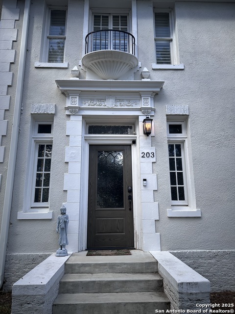 Image 3 of 46 For 203 West Mulberry Avenue