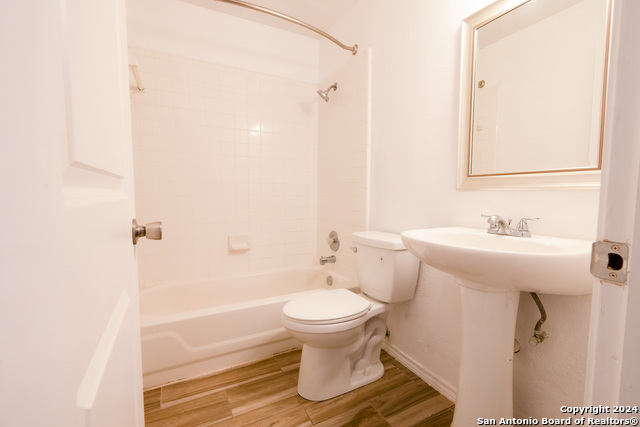 Image 20 of 25 For 6 Pembroke Pl