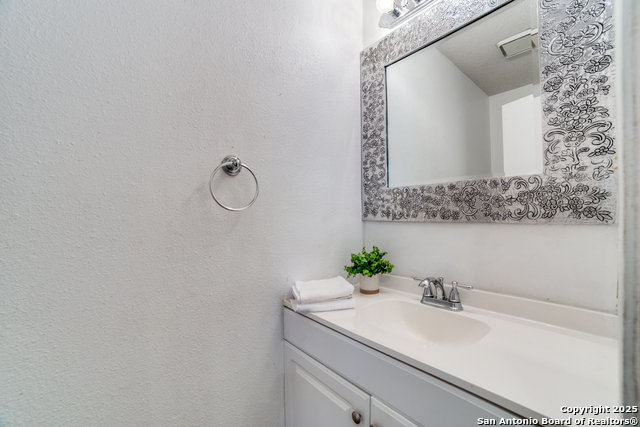 Image 14 of 31 For 11815 Vance Jackson E-501