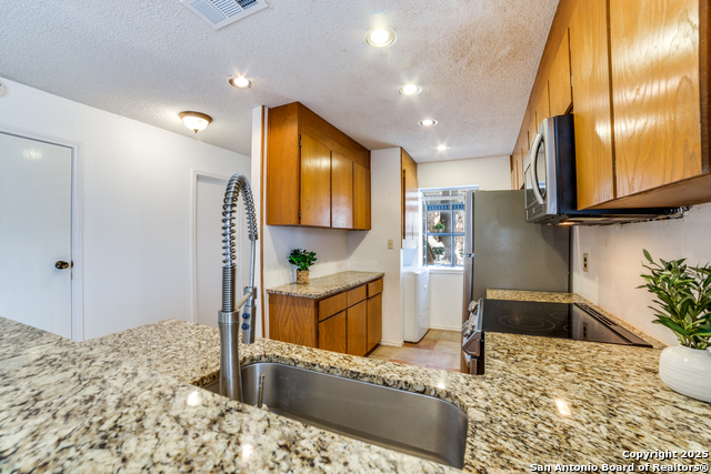 Image 6 of 31 For 11815 Vance Jackson E-501