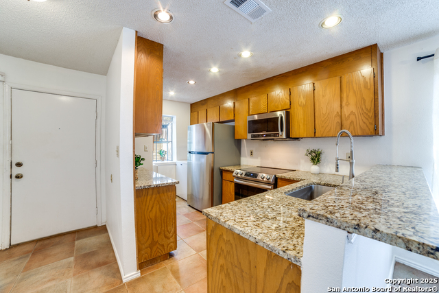 Image 7 of 31 For 11815 Vance Jackson E-501