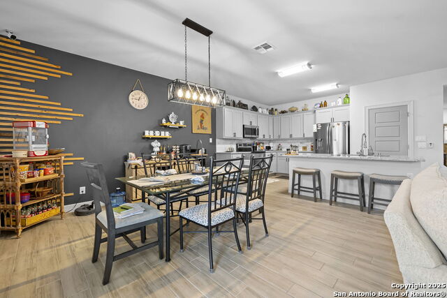 Image 15 of 41 For 118 Red Tail