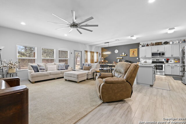 Image 17 of 41 For 118 Red Tail