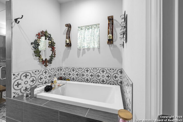 Image 21 of 41 For 118 Red Tail