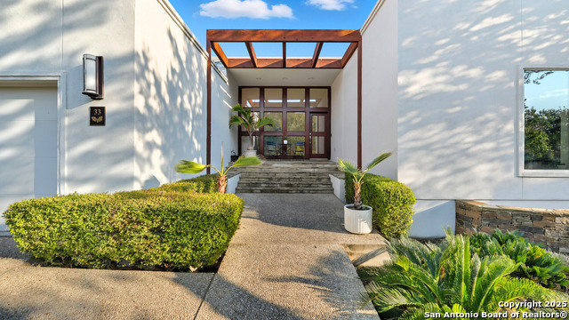 Listing photo id 1 for 33 Laurel Trail