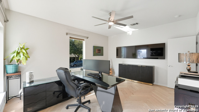 Listing photo id 4 for 33 Laurel Trail
