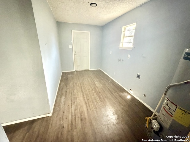 Listing photo id 8 for 3714 Martin