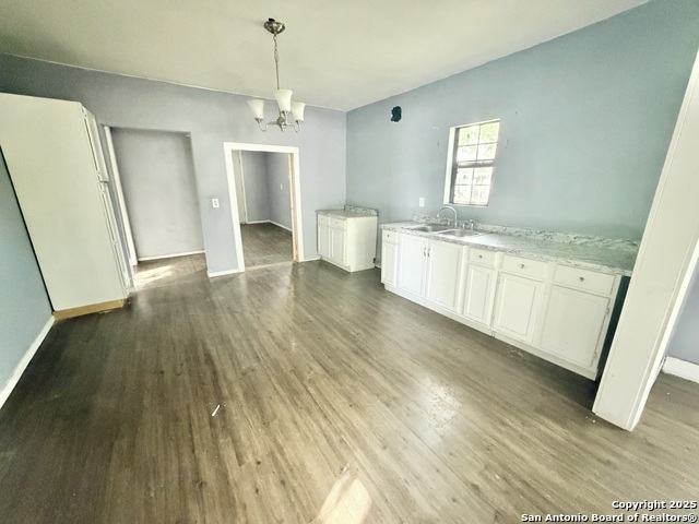 Listing photo id 2 for 3714 Martin