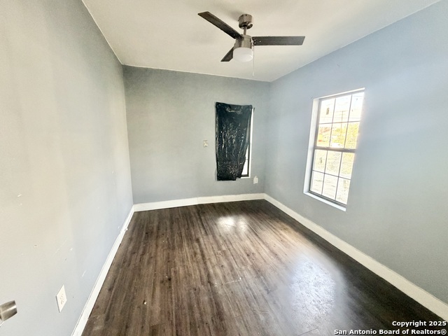Listing photo id 3 for 3714 Martin
