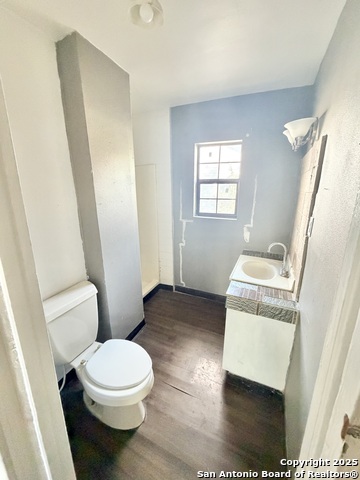 Listing photo id 4 for 3714 Martin
