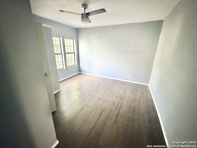 Listing photo id 5 for 3714 Martin