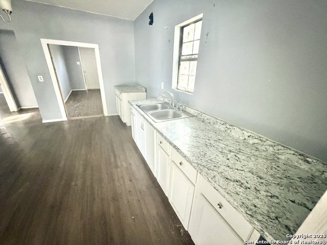 Listing photo id 7 for 3714 Martin
