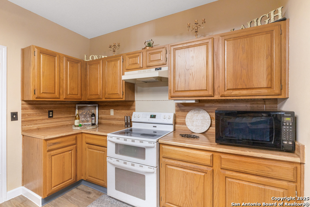 Listing photo id 8 for 8307 Timber Cabin