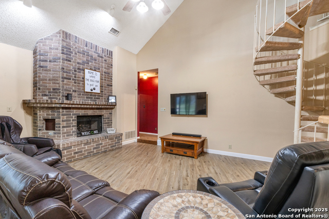 Listing photo id 12 for 8307 Timber Cabin