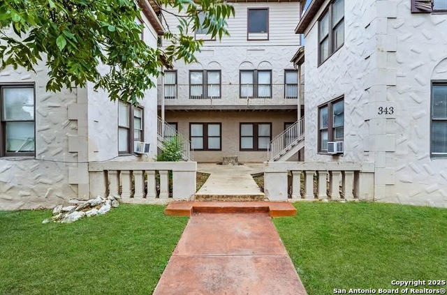 Image 3 of 10 For 343 Summit Ave W 5