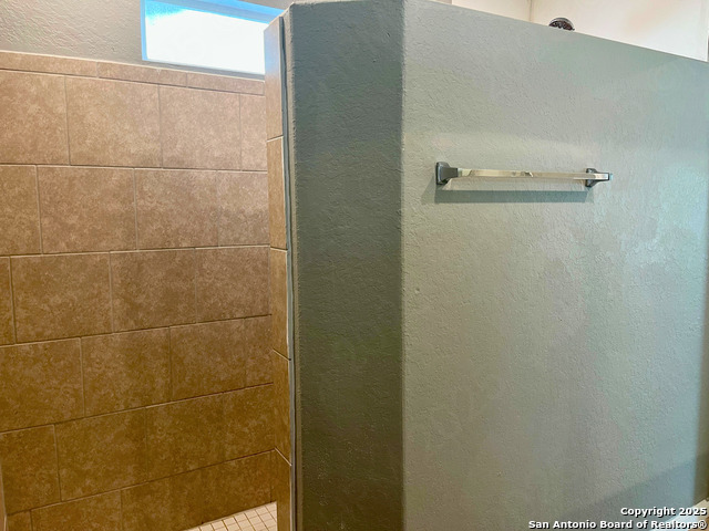 Listing photo id 8 for 8014 Chanting Bend