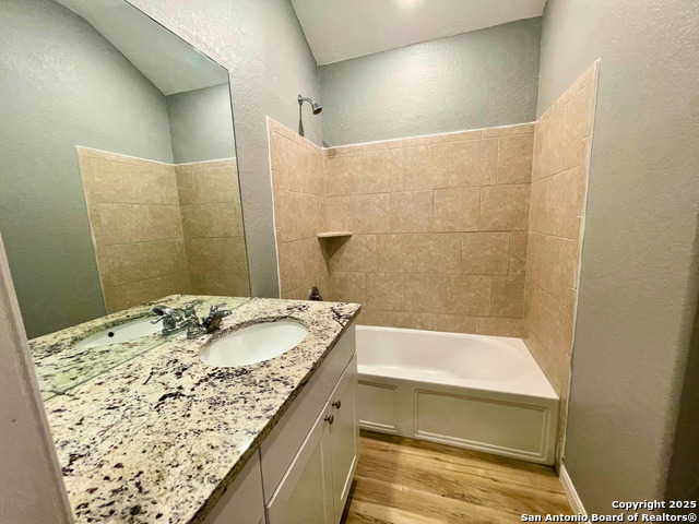 Listing photo id 10 for 8014 Chanting Bend