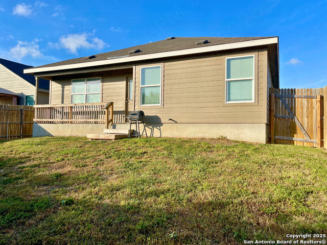 Listing photo id 15 for 8014 Chanting Bend