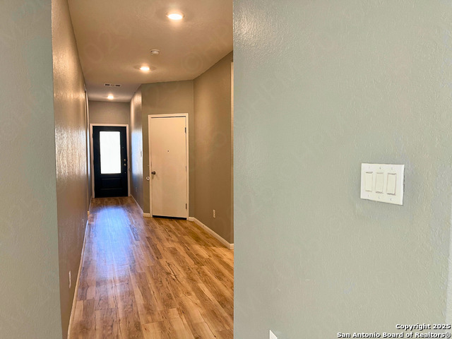 Listing photo id 3 for 8014 Chanting Bend