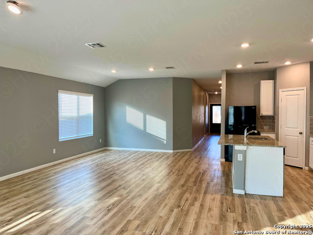 Listing photo id 4 for 8014 Chanting Bend