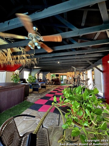 Listing photo id 8 for 10965 Fm 470