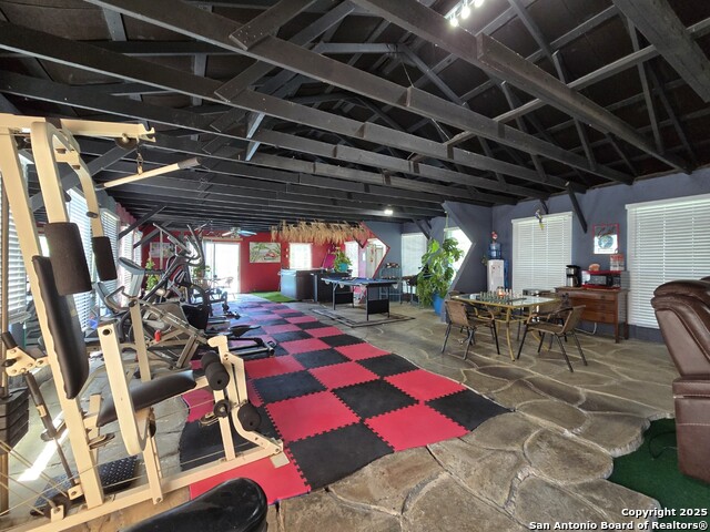 Listing photo id 10 for 10965 Fm 470