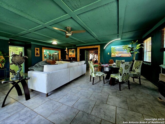 Listing photo id 12 for 10965 Fm 470