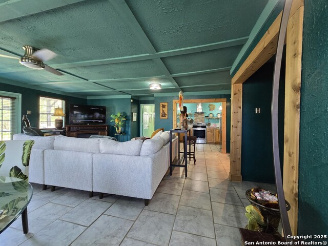 Listing photo id 13 for 10965 Fm 470