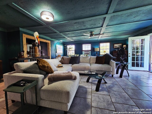 Listing photo id 15 for 10965 Fm 470