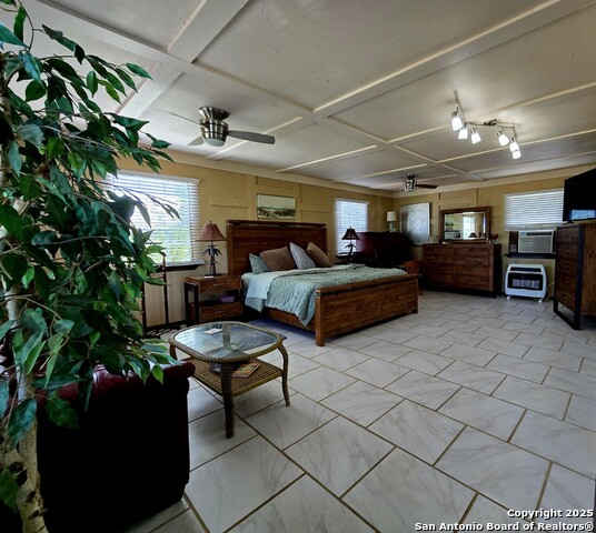 Listing photo id 16 for 10965 Fm 470