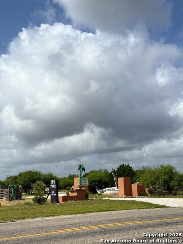 Listing photo id 0 for 10965 Fm 470