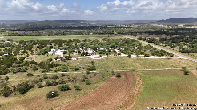 Listing photo id 20 for 10965 Fm 470