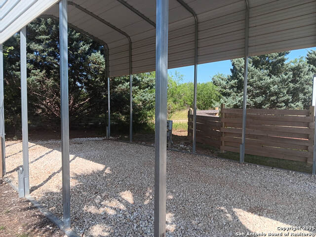 Listing photo id 21 for 10965 Fm 470