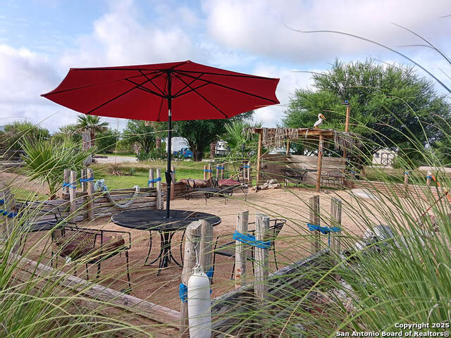 Listing photo id 24 for 10965 Fm 470