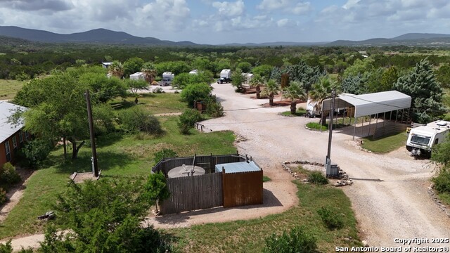 Listing photo id 3 for 10965 Fm 470