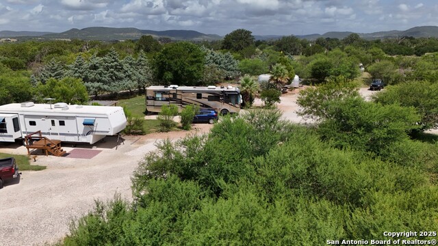 Listing photo id 5 for 10965 Fm 470