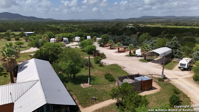 Listing photo id 6 for 10965 Fm 470