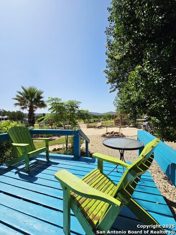 Listing photo id 7 for 10965 Fm 470