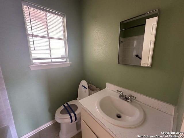 Image 11 of 21 For 628 Bexar