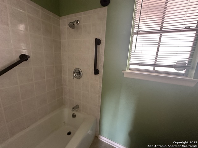 Image 12 of 21 For 628 Bexar