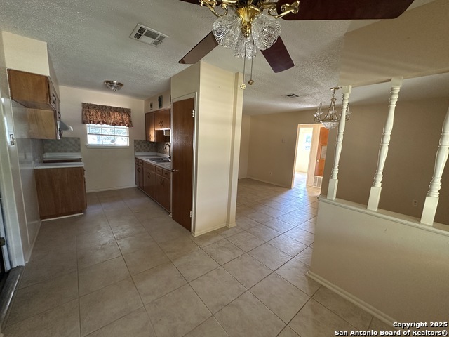 Image 16 of 21 For 628 Bexar
