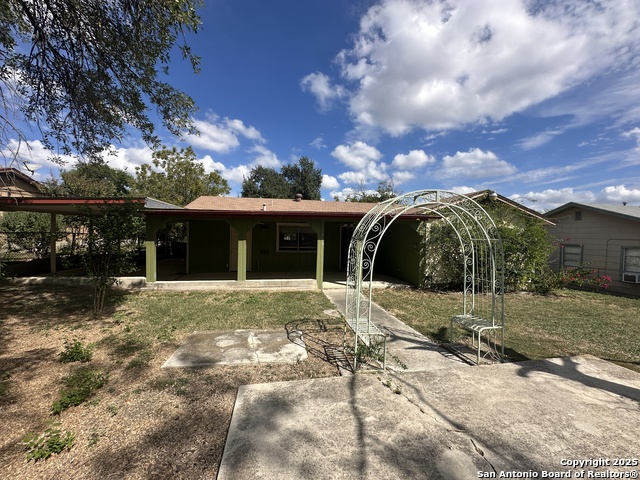 Image 18 of 21 For 628 Bexar