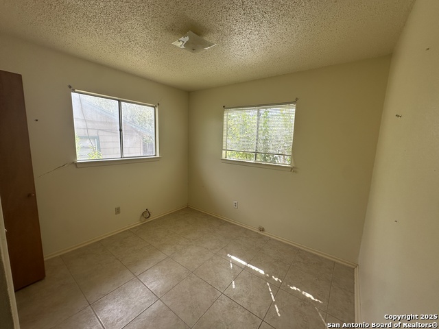 Image 6 of 21 For 628 Bexar