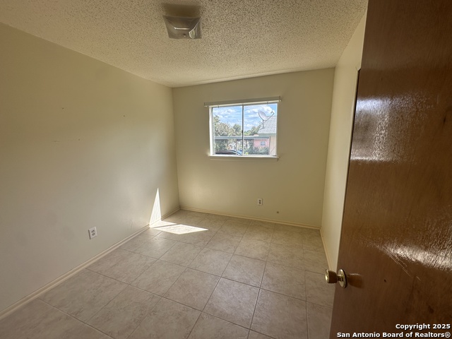 Image 9 of 21 For 628 Bexar