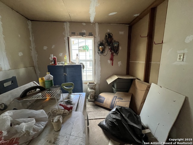 Listing photo id 13 for 2263 19th  